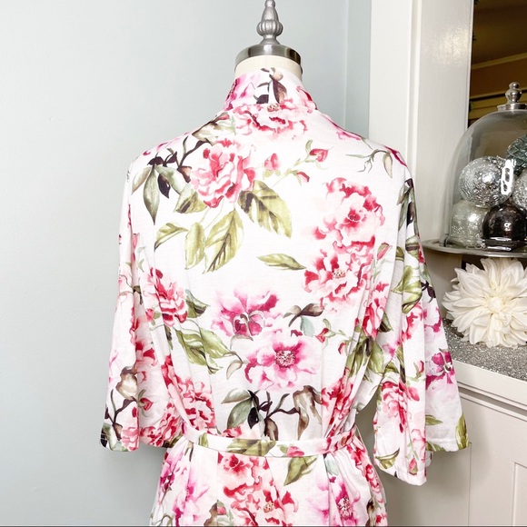 Show Me Your MuMu Robe Brie Pink and White Floral Design - Picture 9 of 12